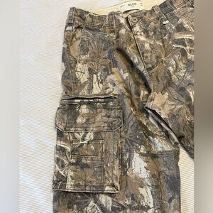 Hollister Camo Cargo Pants - Brown and Tan